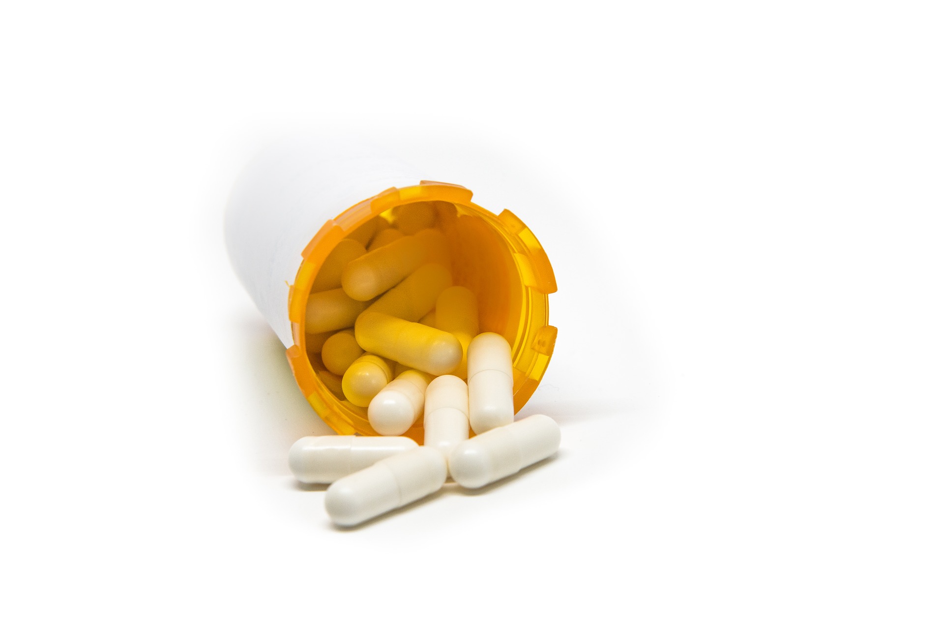 pixabay-pill-bottle-3264951_1920 image of bottle of pills for blog about antibiotic alerts